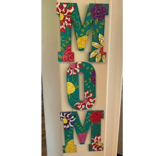 Hand painted floral sign that says MOM